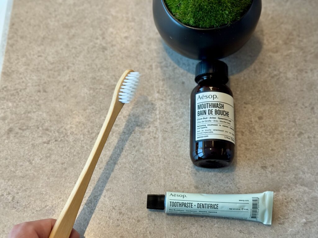ウォルドーフアストリア大阪 木の歯ブラシと歯磨き粉 マウスウォッシュ
