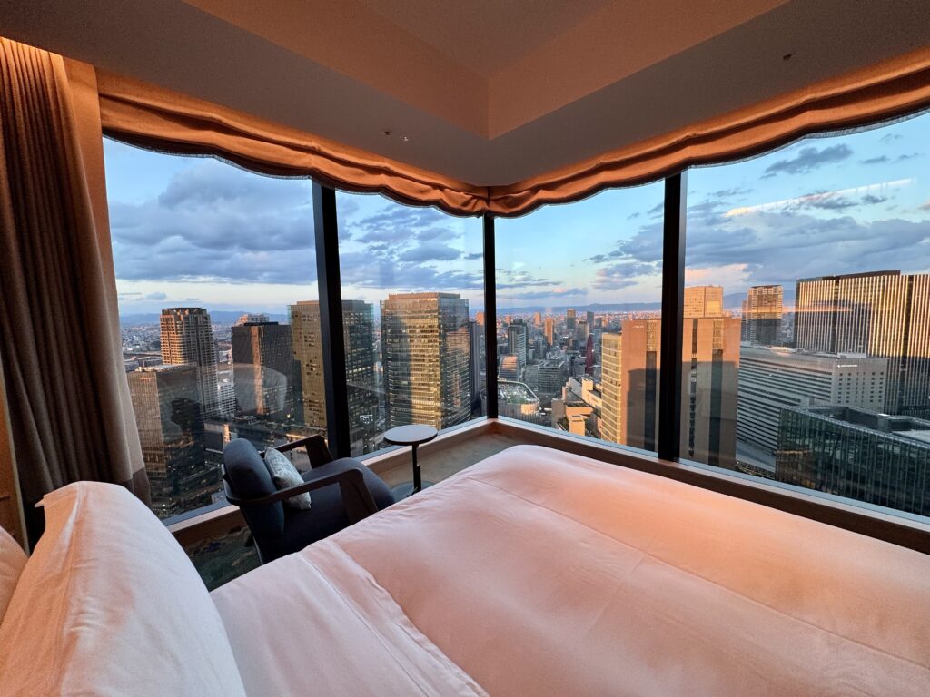 ウォルドーフアストリア大阪 コーナースイート マジックアワー 眺望