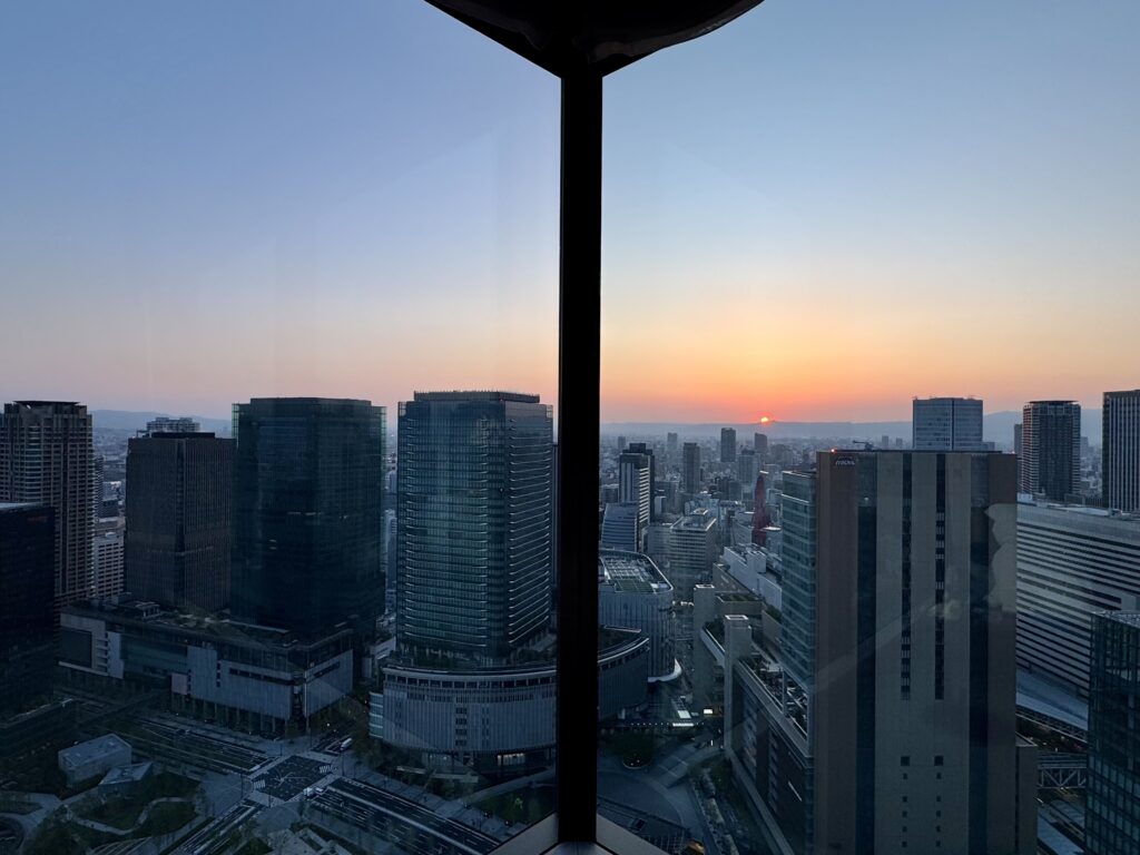 ウォルドーフアストリア大阪 客室 日の出