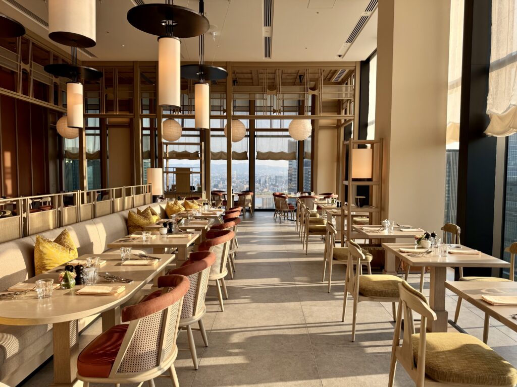 ウォルドーフアストリア大阪 朝食会場 雰囲気