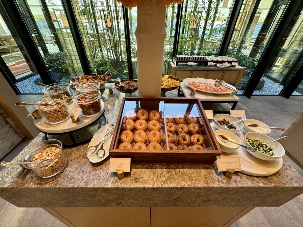 ウォルドーフアストリア大阪 朝食 ベーグル