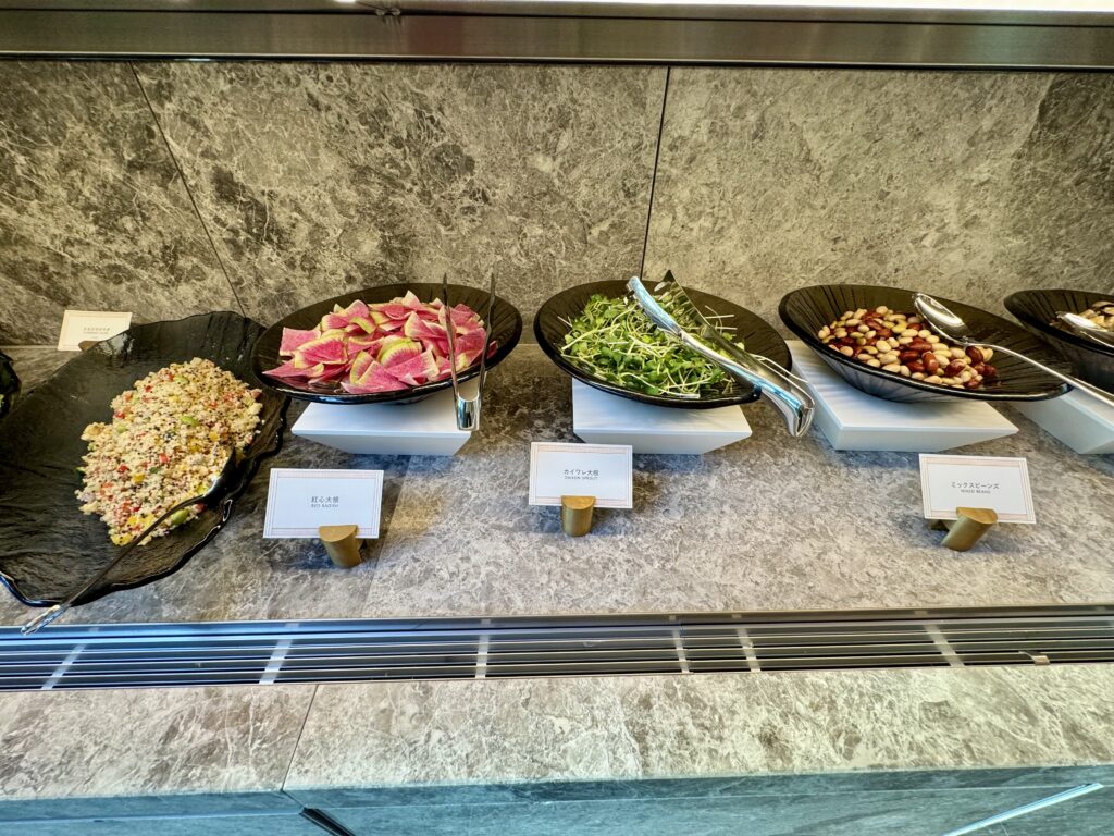 ウォルドーフアストリア大阪 朝食 サラダ