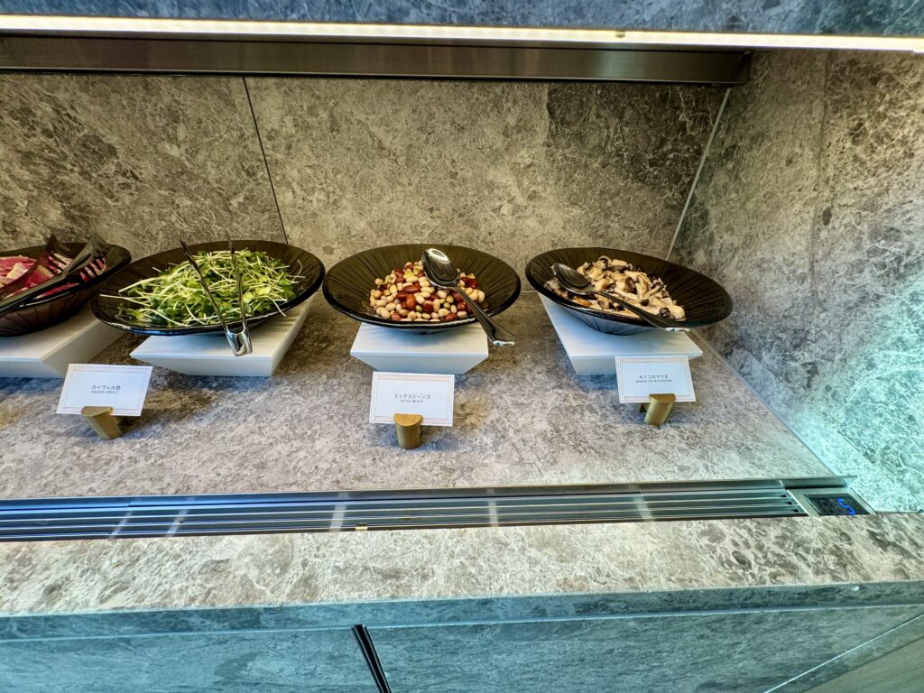 ウォルドーフアストリア大阪 朝食 サラダ