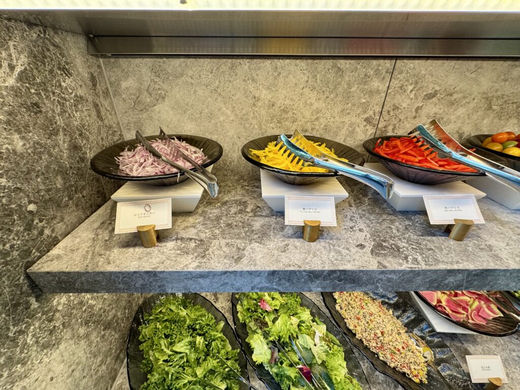 ウォルドーフアストリア大阪 朝食 サラダ