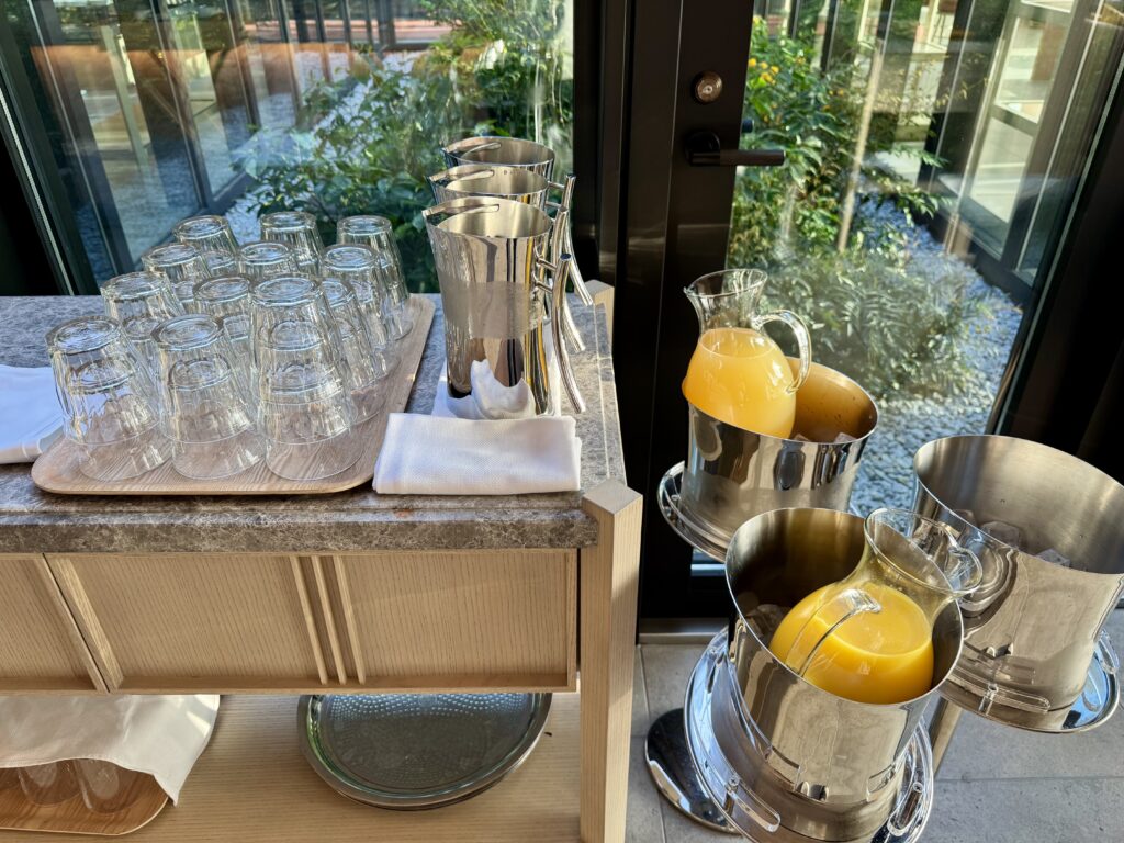 ウォルドーフアストリア大阪 朝食 フルーツジュース