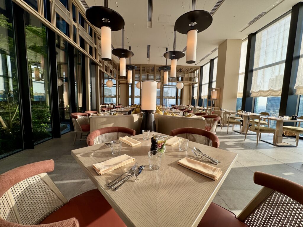 ウォルドーフアストリア大阪 朝食会場 4名席