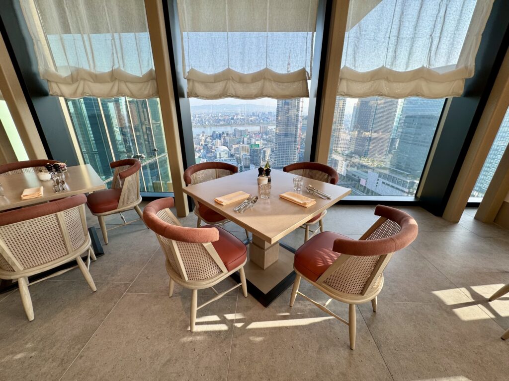 ウォルドーフアストリア大阪 朝食会場 4名席