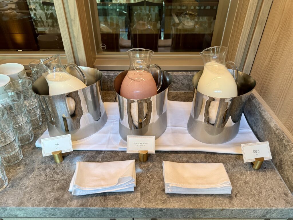 ウォルドーフアストリア大阪 朝食 牛乳