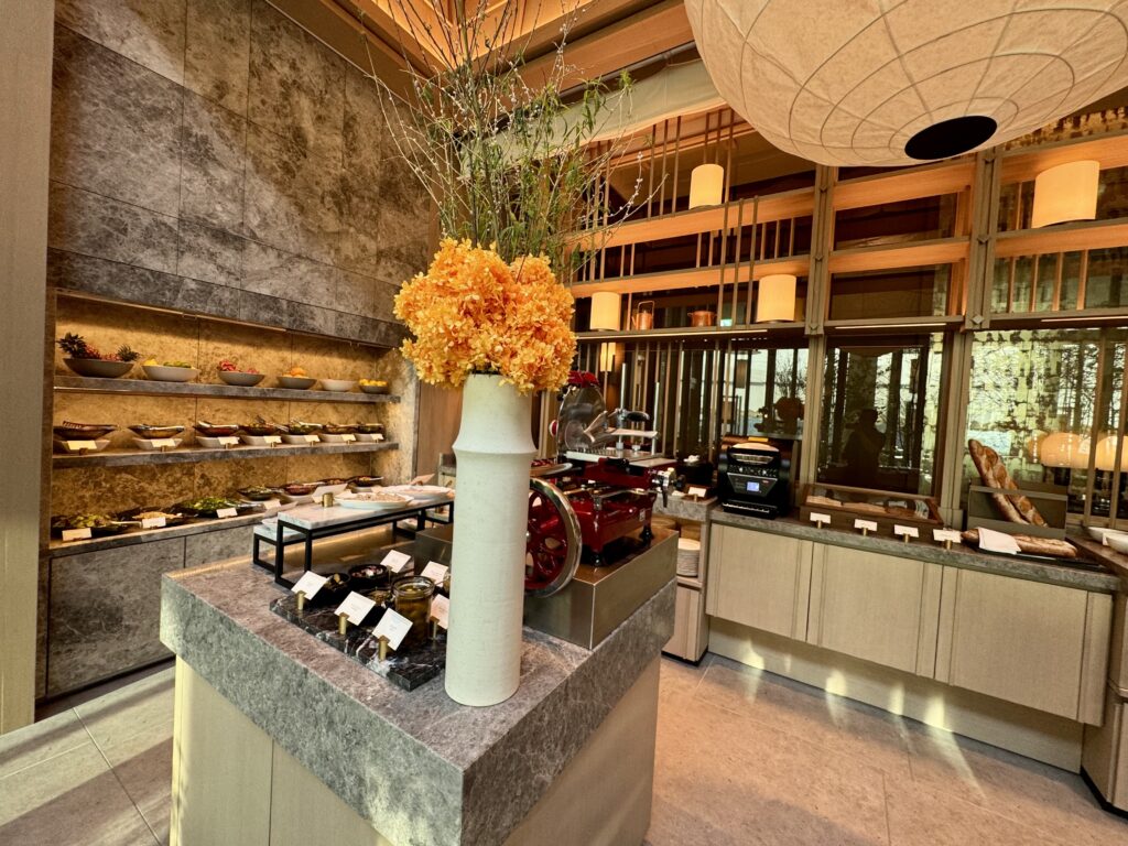 ウォルドーフアストリア大阪 朝食 ビュッフェ台