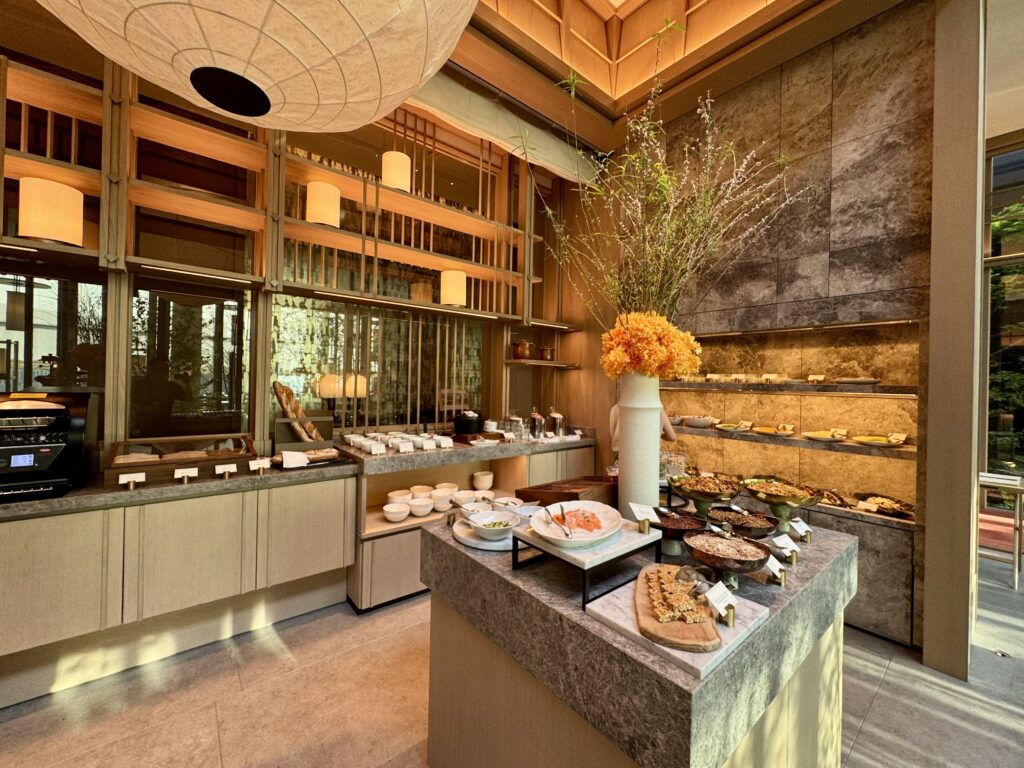 ウォルドーフアストリア大阪 朝食 ビュッフェ台