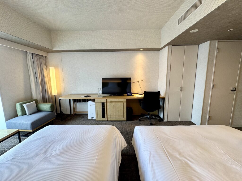ダブルツリーbyヒルトン東京有明 デラックスルーム テレビ デスク