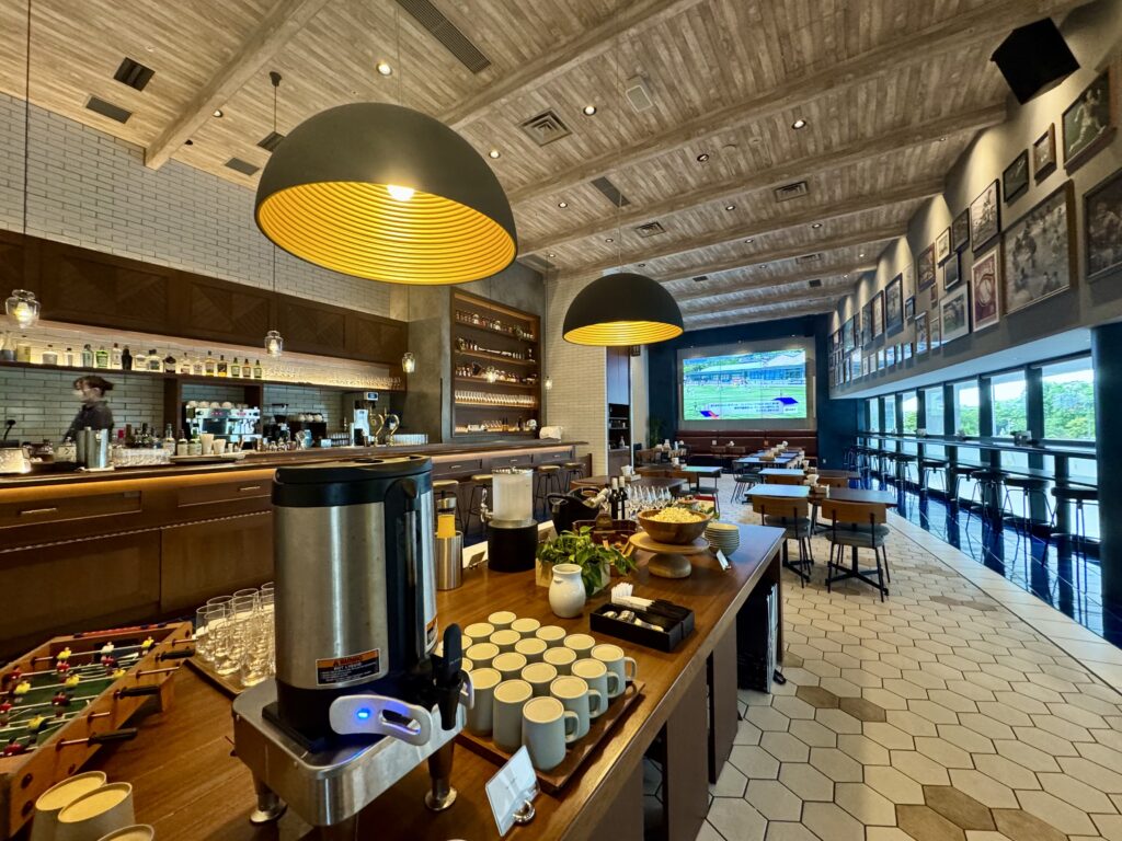 ダブルツリーbyヒルトン東京有明 Brew33 カクテルタイム