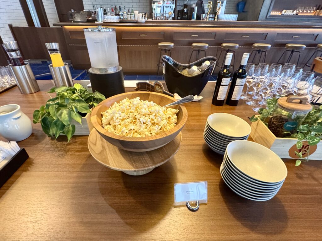 ダブルツリーbyヒルトン東京有明 Brew33 カクテルタイム ポップコーン