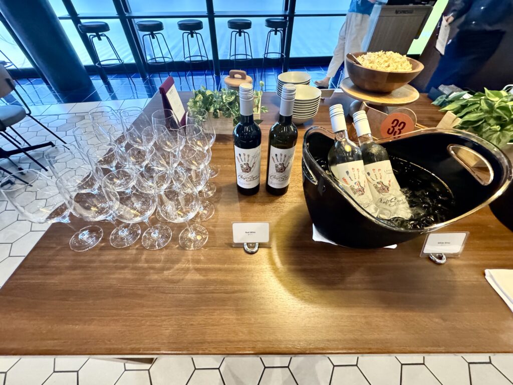 ダブルツリーbyヒルトン東京有明 Brew33 カクテルタイム ワイン