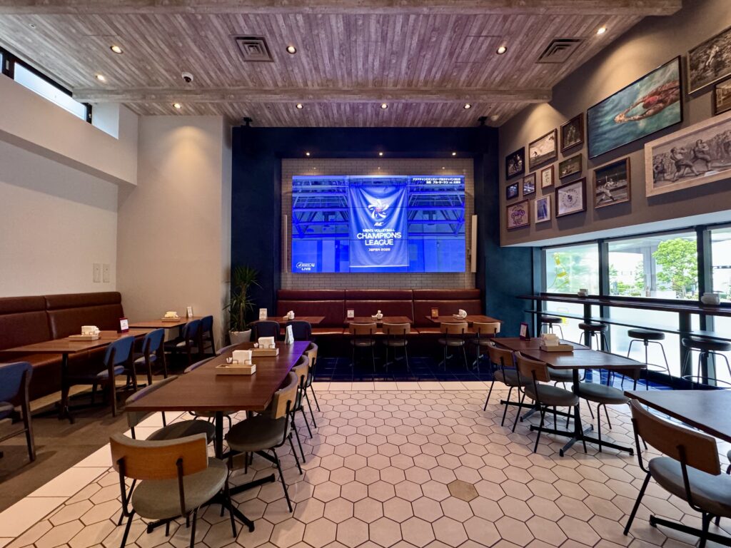 ダブルツリーbyヒルトン東京有明 Brew33 大型スクリーン