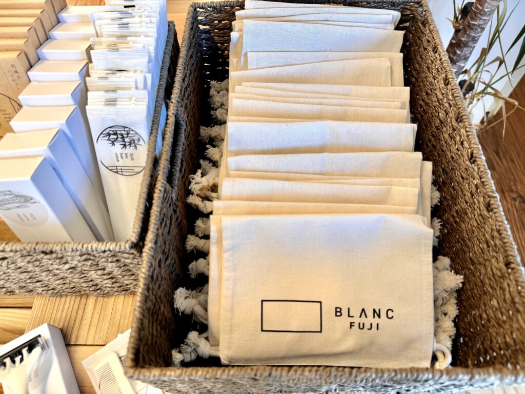 BLANC FUJIアメニティグッズ入れ