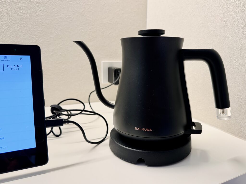 BLANC FUJI Suite Villa 畳スペース付客室 ミニバーエリアの電気ポット