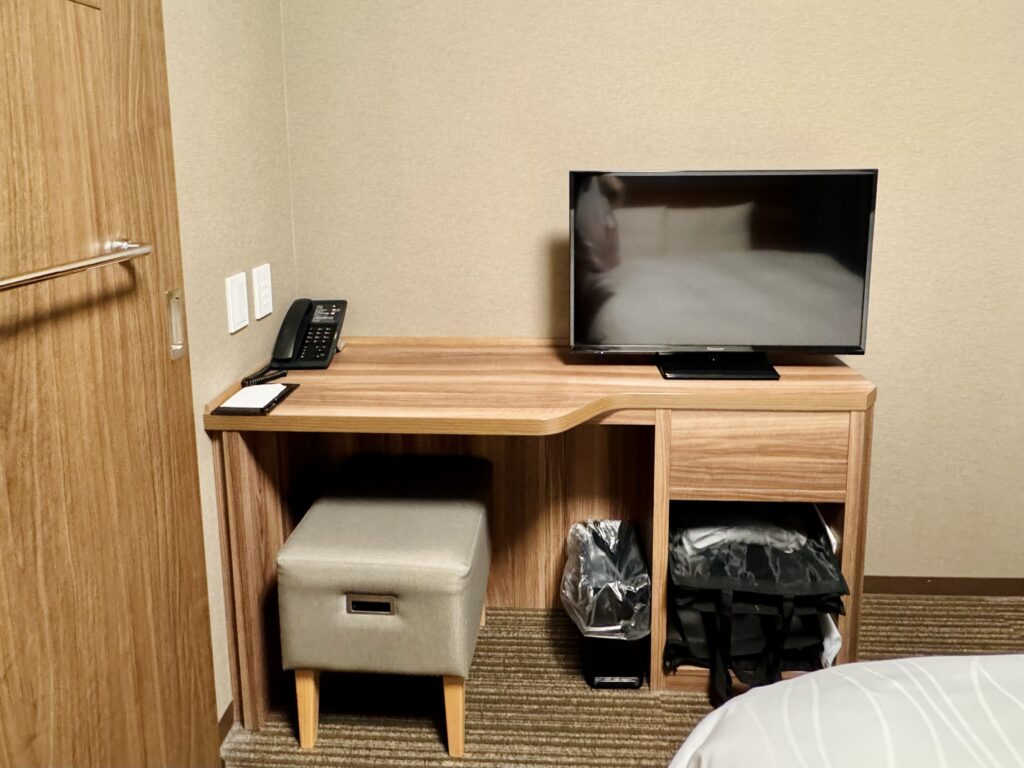 ドーミーインEXPRESS富士山御殿場 テレビとデスク