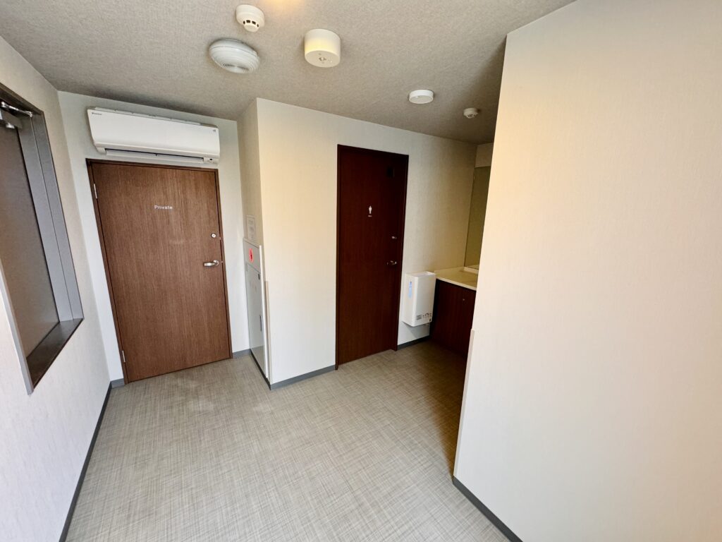 ドーミーインEXPRESS富士山御殿場 屋上テラスのトイレ