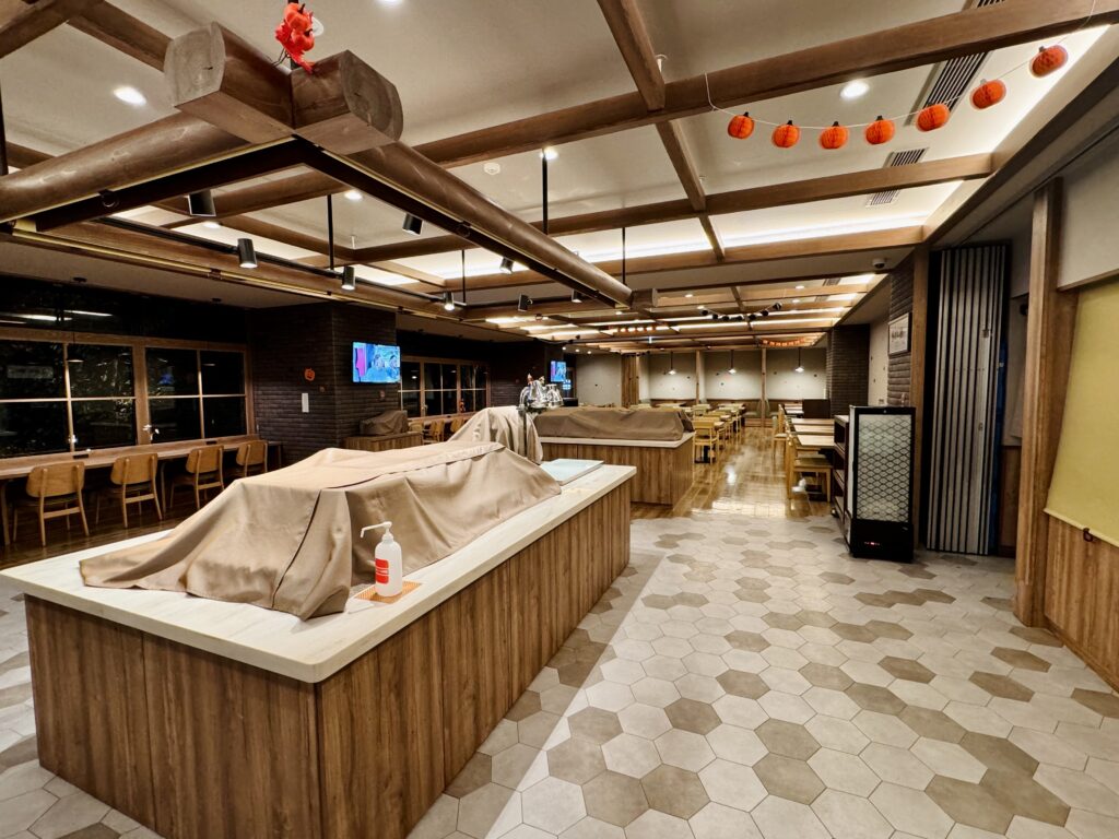ドーミーインEXPRESS富士山御殿場 夜のレストランHatagoの様子