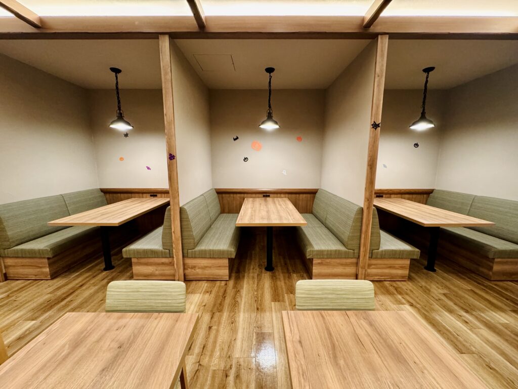 ドーミーインEXPRESS富士山御殿場 朝食会場Hatago ソファ席