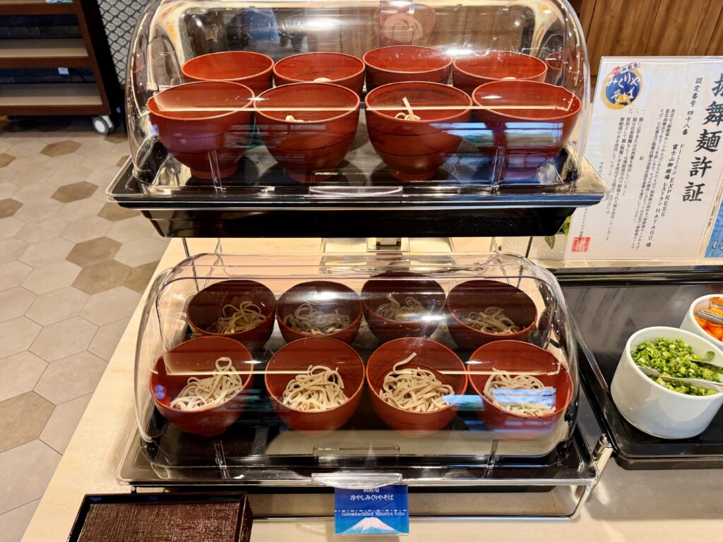 ドーミーインEXPRESS富士山御殿場 朝食 ご当地メニューみくりやそば