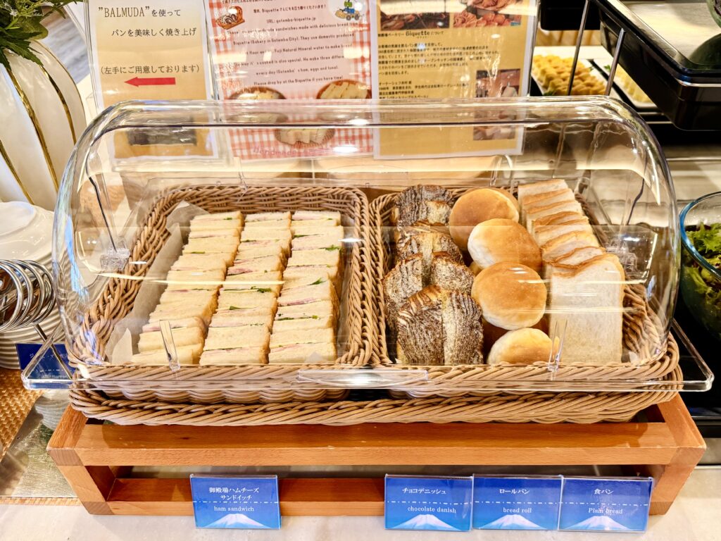 ドーミーインEXPRESS富士山御殿場 朝食 パンコーナー