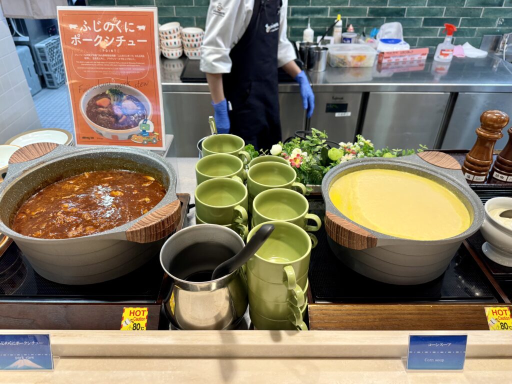 ドーミーイン御殿場のご当地朝食のふじのくにポークシチューとコーンスープ