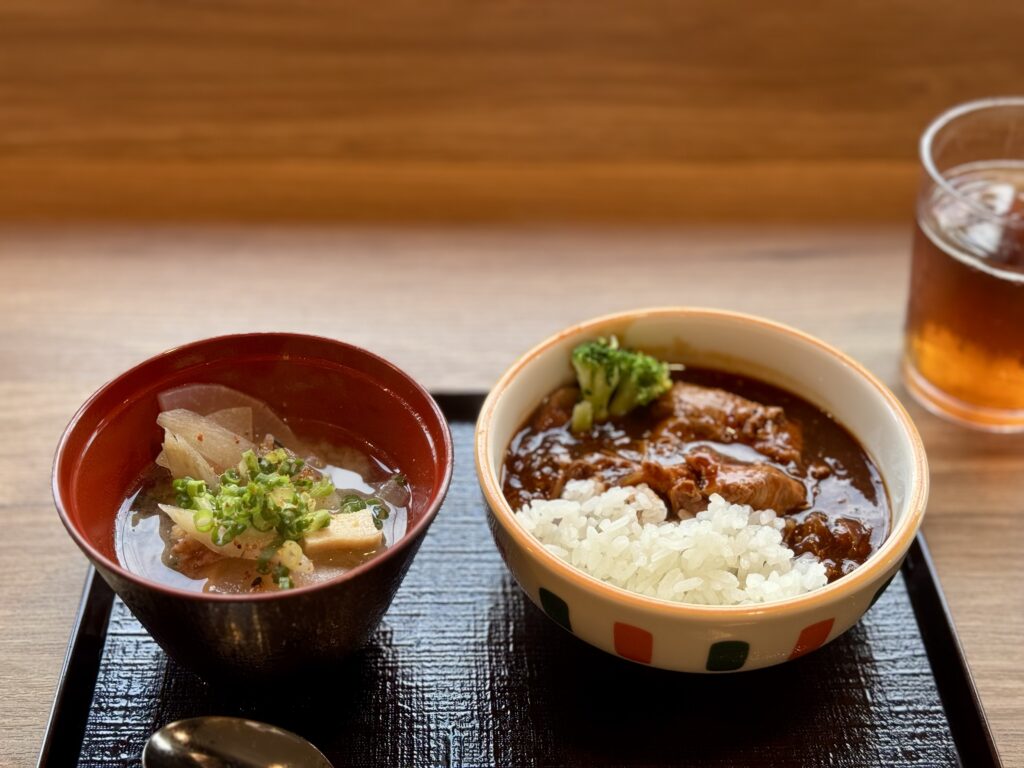 ドーミーイン御殿場の朝食で食べたポークシチュー丼