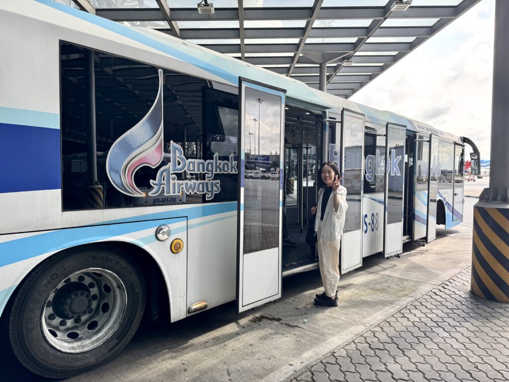 バンコクエアウェイズのバス
