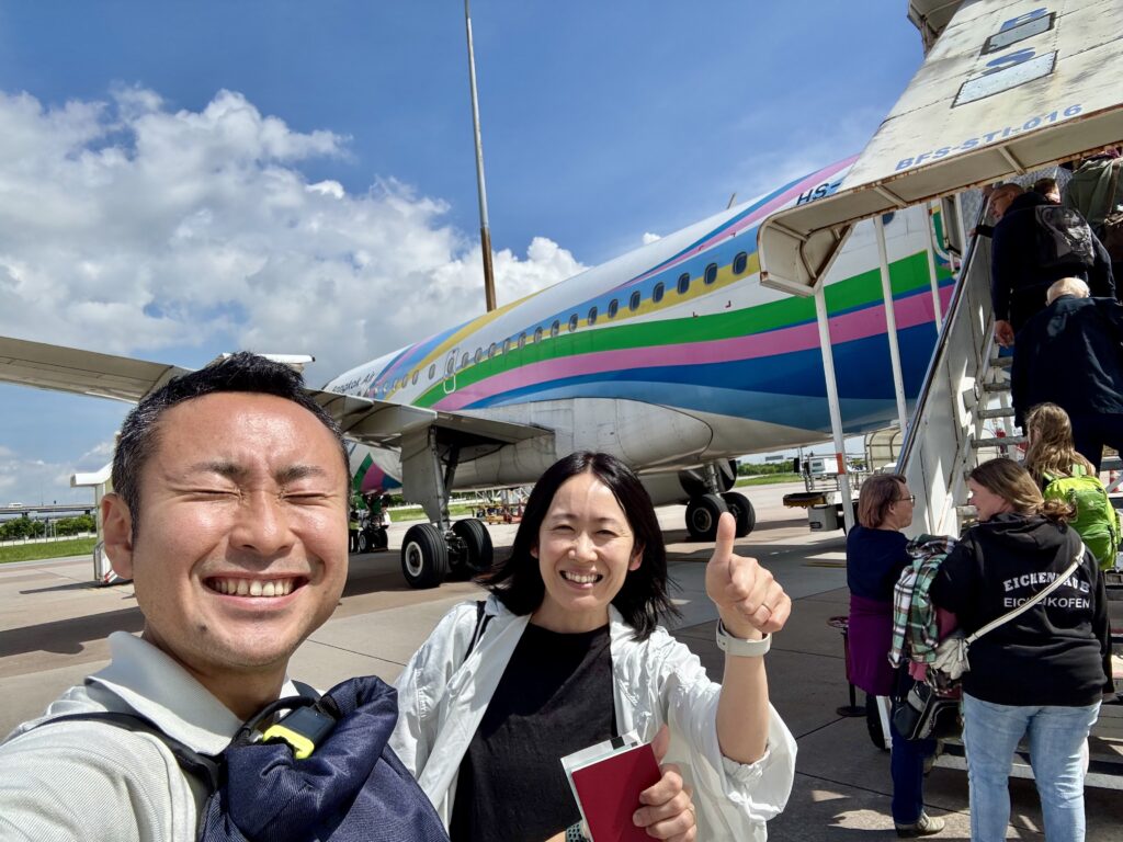 沖留めのバンコクエアウェイズに乗り込む