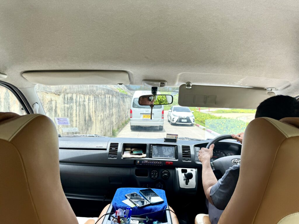 サムイ国際空港から送迎タクシーを利用する