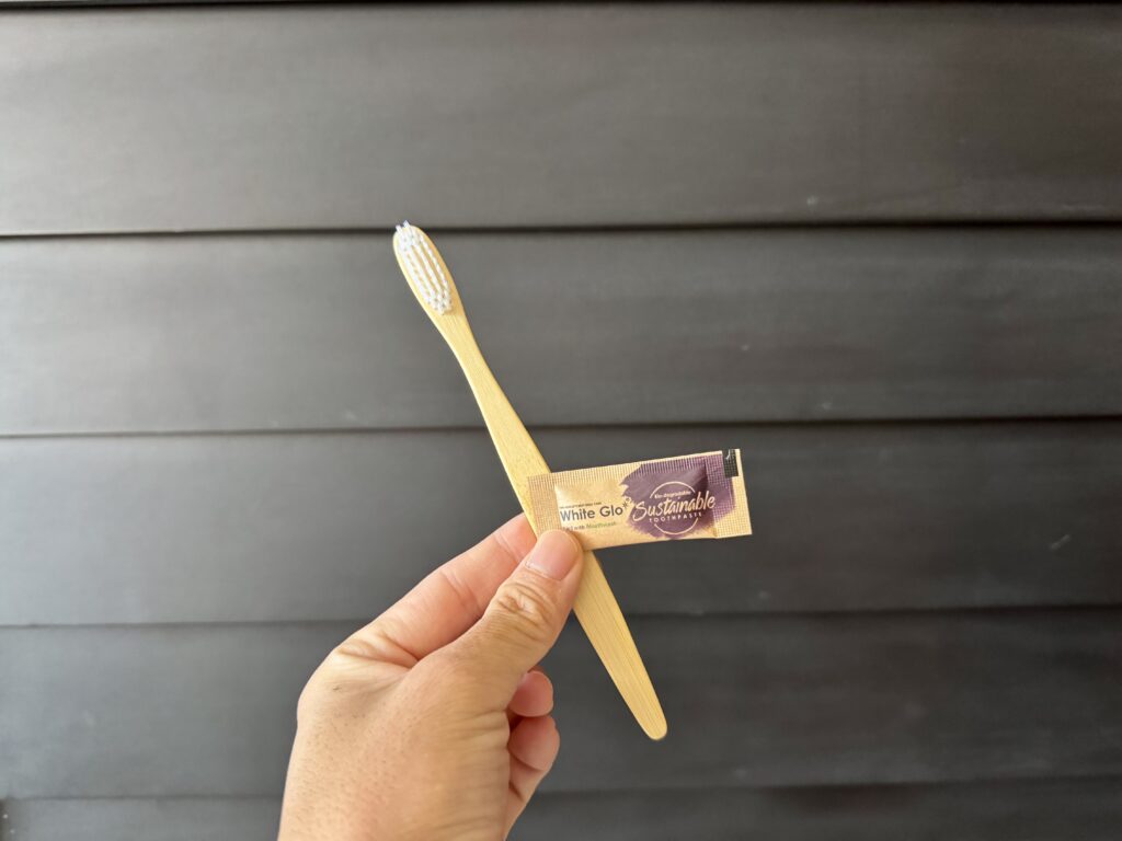 コンラッドコサムイ 歯ブラシと歯磨き粉