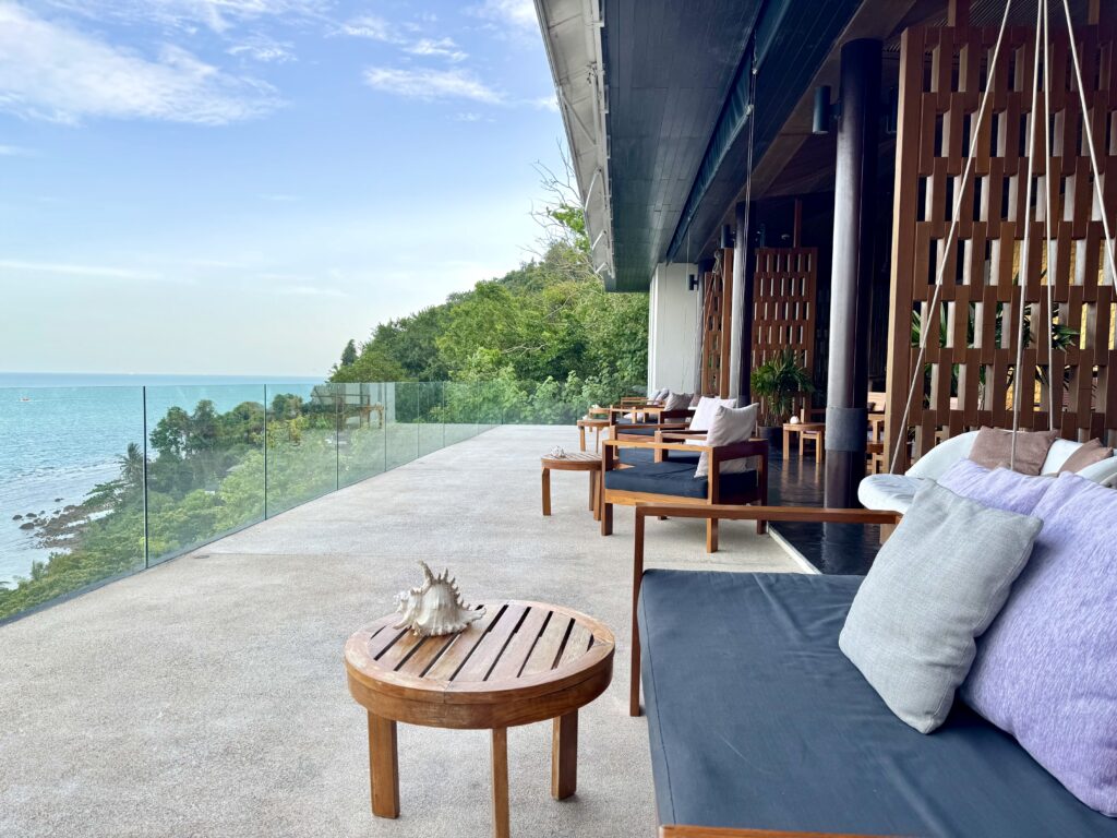 コンラッドコサムイ KO loungeのソファ席