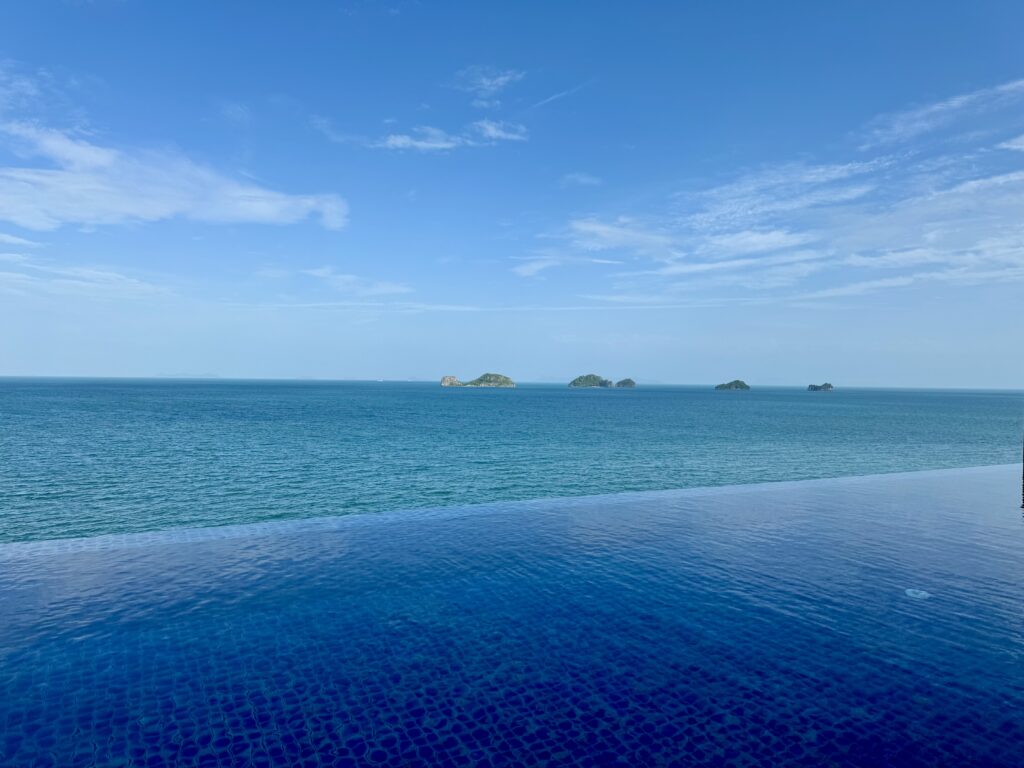 コンラッドコサムイのプライベートプールとファイブアイランド