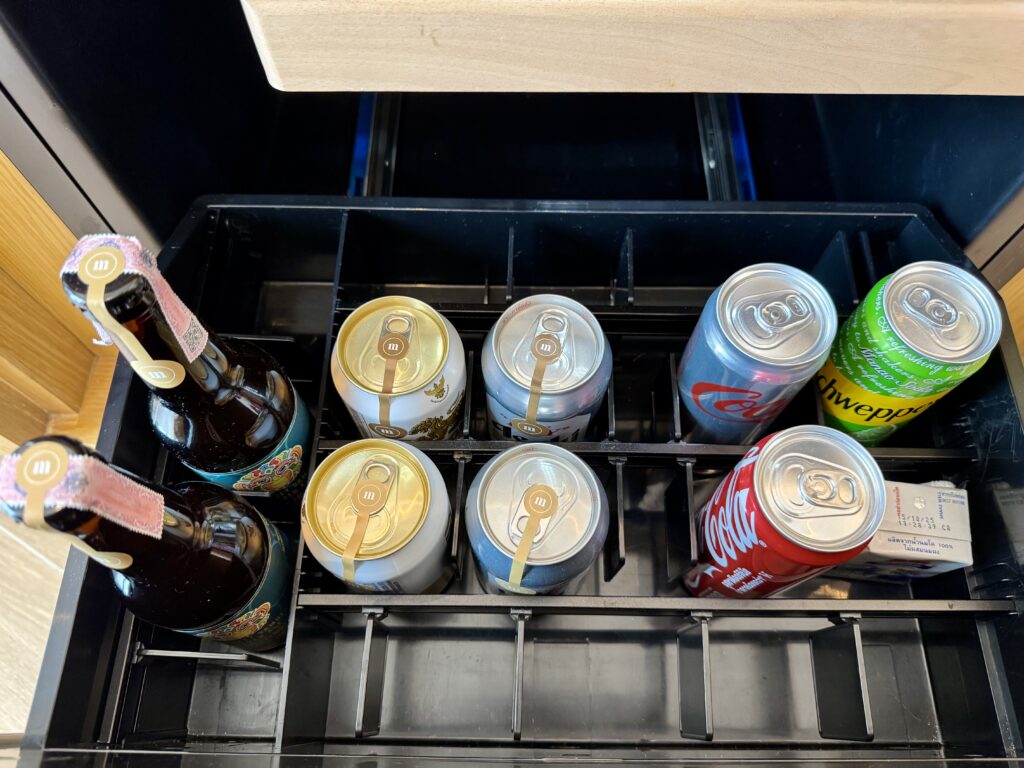 マラスカサムイ（SLH）ミニバーの様子