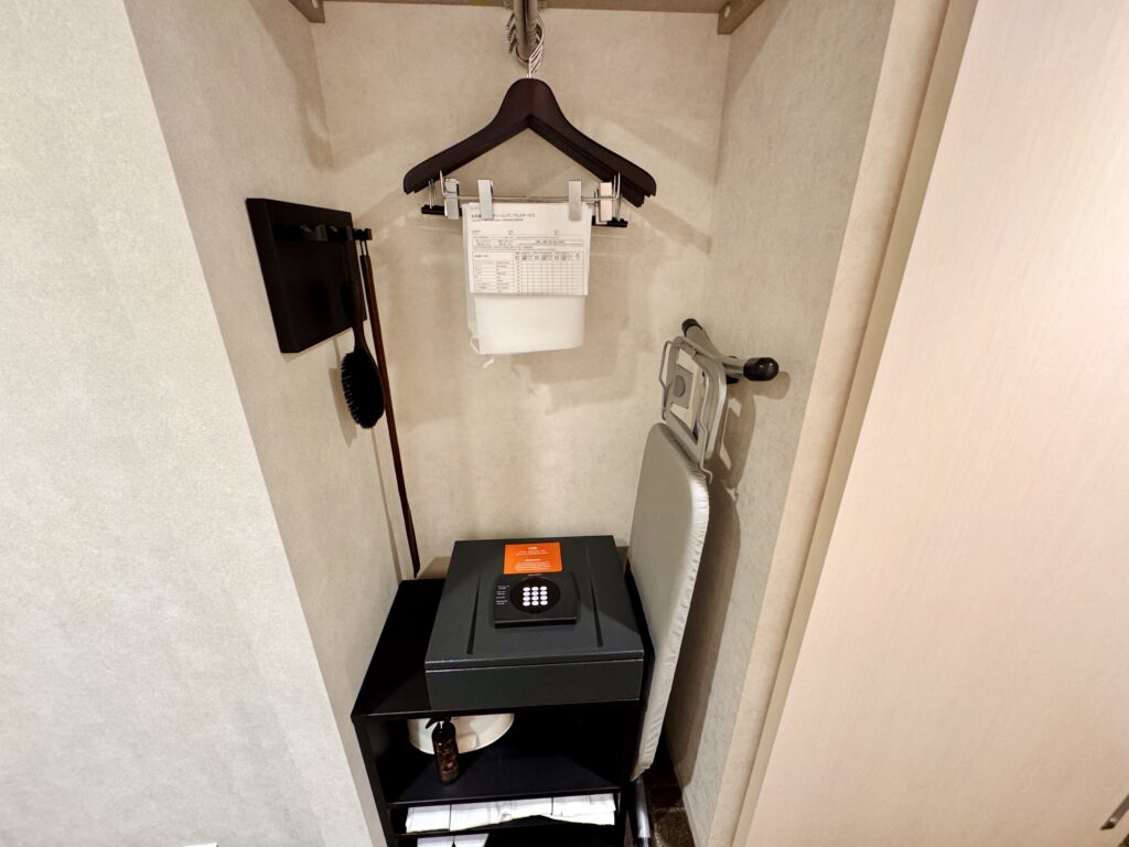 ダブルツリーbyヒルトン東京有明 客室のクローゼット備品