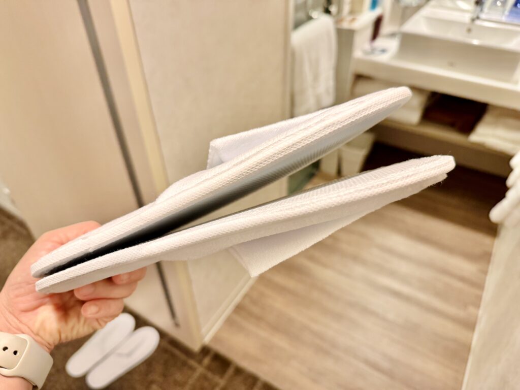 ダブルツリーbyヒルトン東京有明 客室のスリッパ