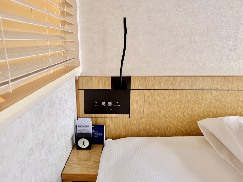 ダブルツリーbyヒルトン東京有明 デラックスルーム ダブルベッド2台 ベッドまわり