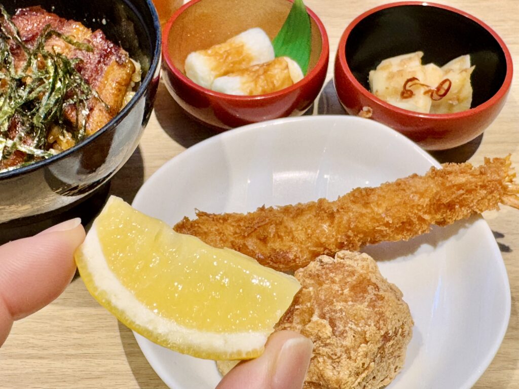 ドーミーインEXPRESS豊橋 朝食 実際に食べたメニュー 揚げ物にはカットレモン付き