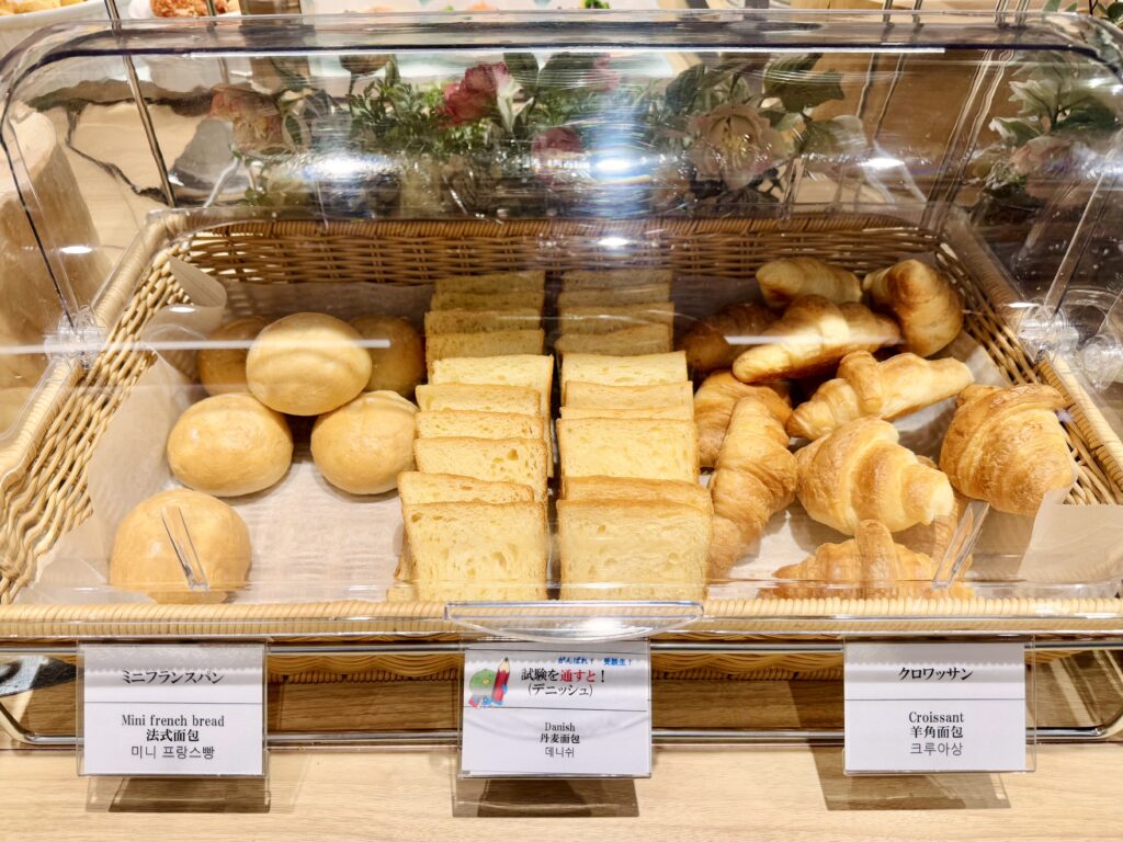 ドーミーインEXPRESS豊橋 朝食 パンコーナー