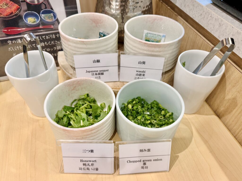 ドーミーインEXPRESS豊橋 朝食 ご当地メニューひつまぶしのトッピング