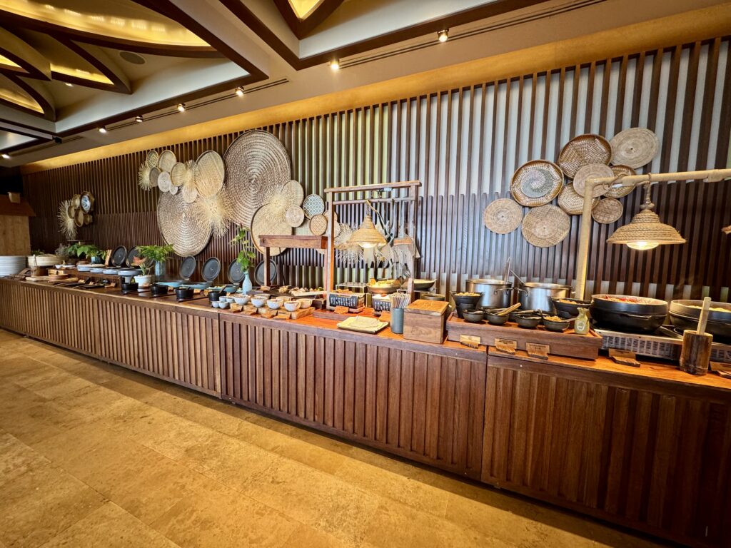 コンラッドコサムイの朝食のビュッフェ台