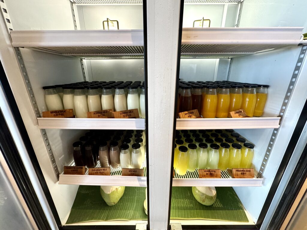 コンラッドコサムイの朝食にあるフルーツドリンク