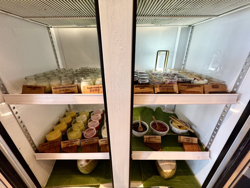 コンラッドコサムイの朝食にあるヨーグルト