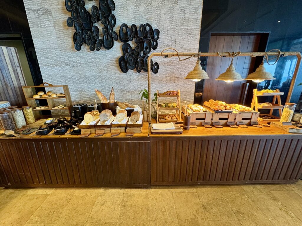 コンラッドコサムイの朝食のパンコーナー