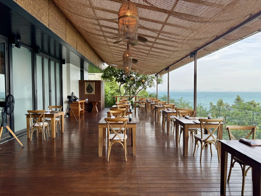コンラッドコサムイのアオタイのテラス席