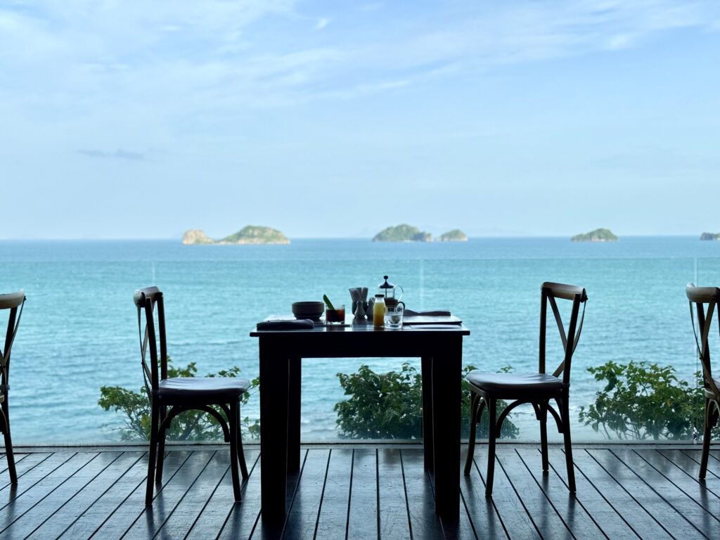 コンラッドコサムイのアオタイのテラス席