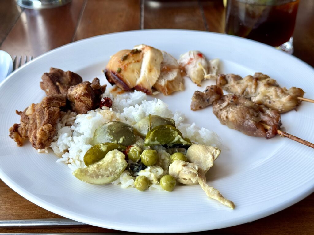 コンラッドコサムイの朝食で食べたグリーンカレー