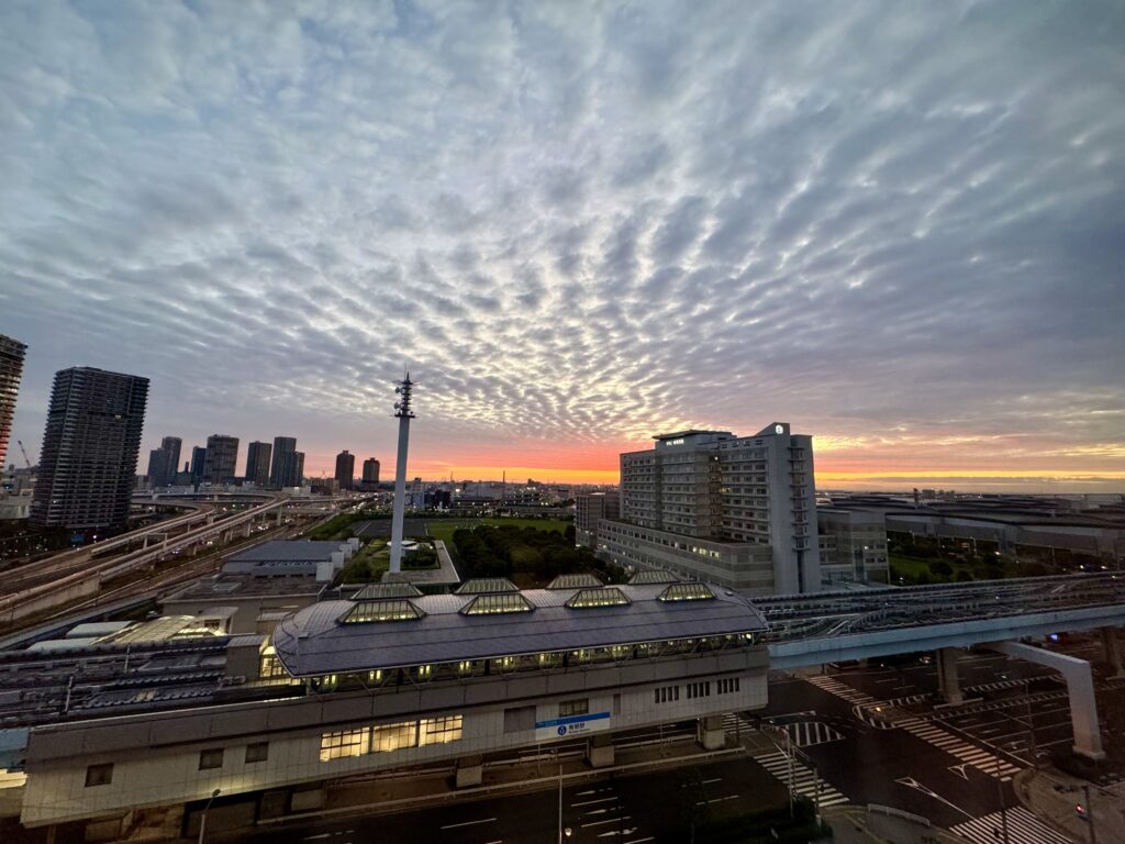 ダブルツリーbyヒルトン東京有明からみる朝焼け